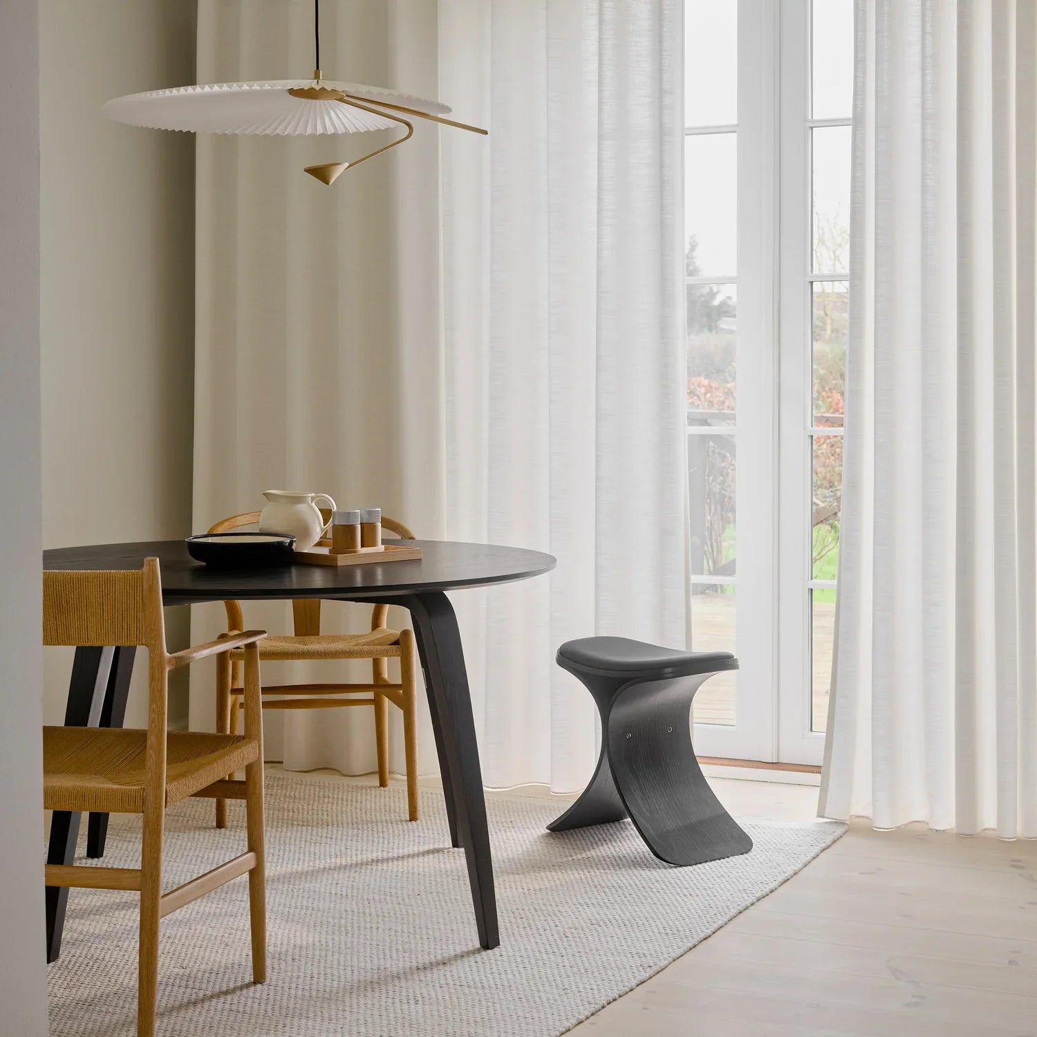 Gejst Luno Stool, Black Oak/Black Leather