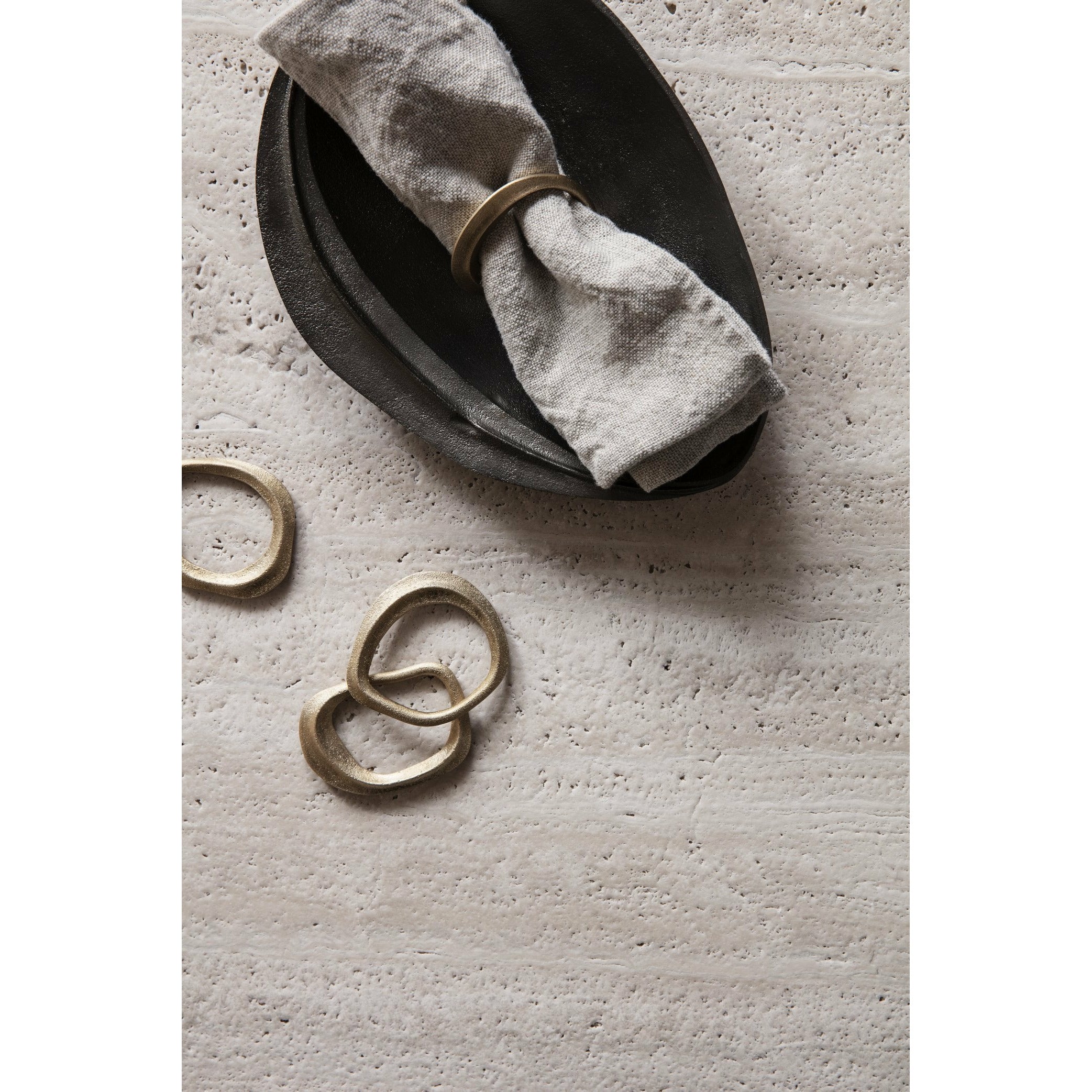Ferm Living Forest Schüssel aus schwarzem Messing, 24 cm
