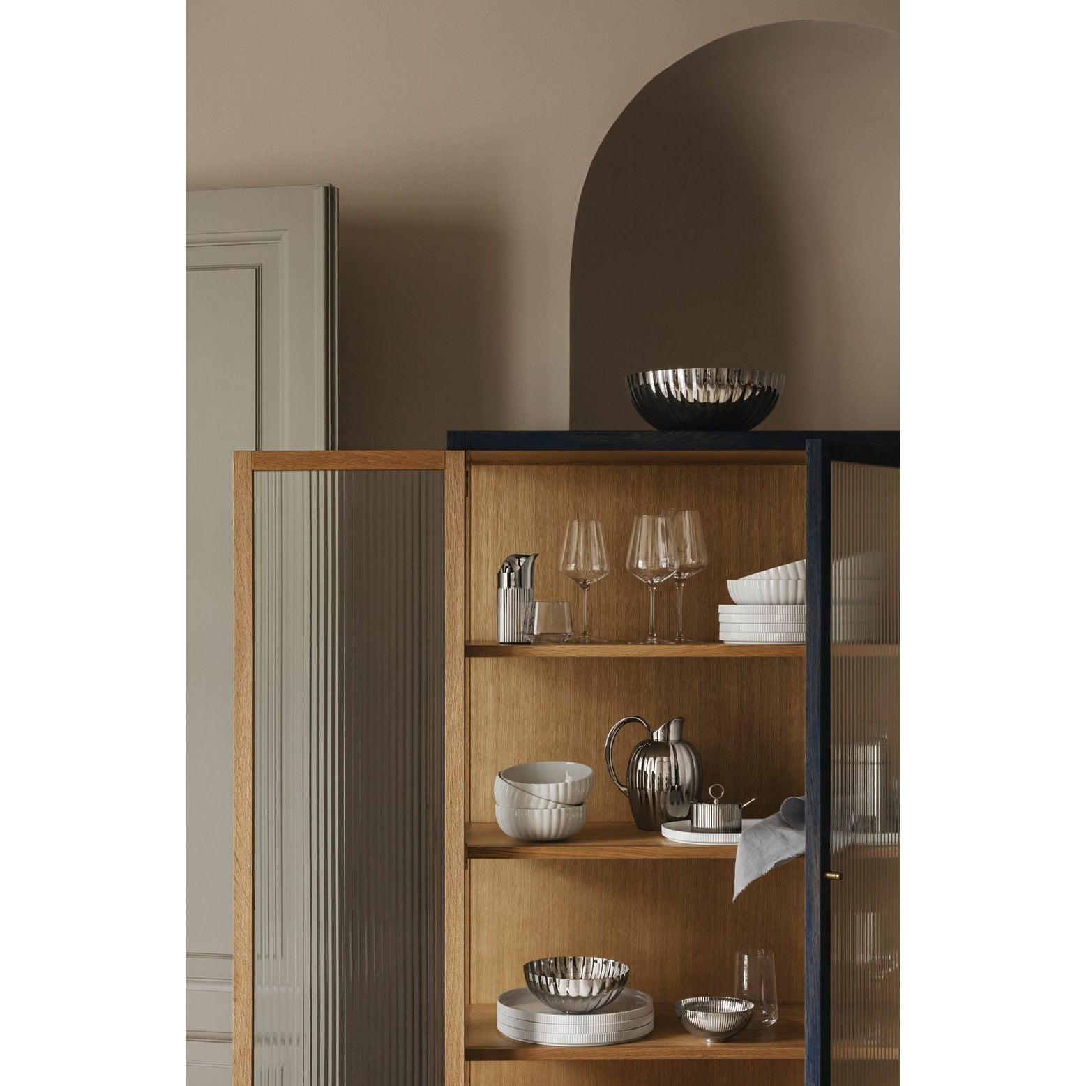 [product_category]-Georg Jensen Bernadotte Flat Plate, ø 26 Cm-Georg Jensen-5713275205012-10019208-GEO-2